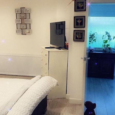 Stay In Woking With Benita Horsell Exterior foto