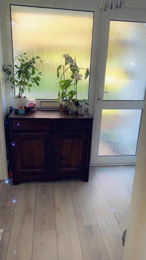 Stay In Woking With Benita Horsell Exterior foto