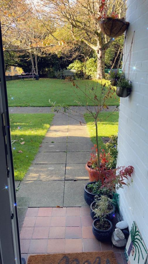 Stay In Woking With Benita Horsell Exterior foto